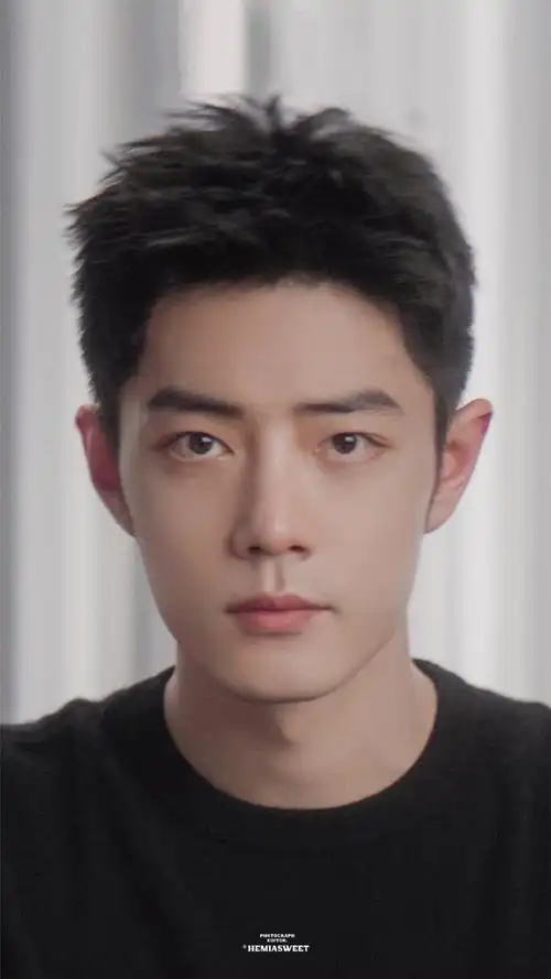 肖战##肖战平安喜乐#这个发型长度爱惨了!短鬓露额yyds!