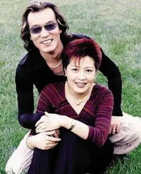 恭喜!李咏21岁女儿宣布出道,哈文已回京陪伴,雇保姆做饭很满意-蘑菇号