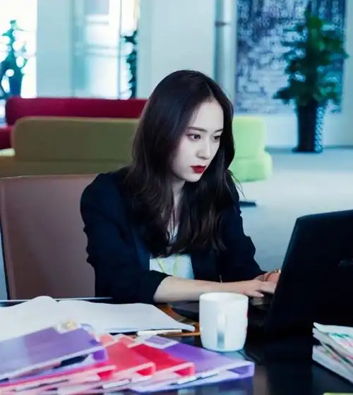 坐地等郑秀晶演女总裁!嗷嗷嗷