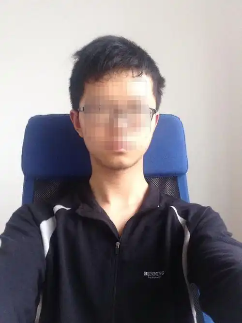 请问这个算脖子歪吗? 如果歪的话可能是什么原因造成的,如何校正?