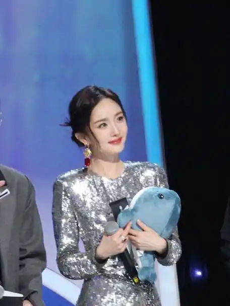 杨幂宝宝可不可以放出来啊大家都超爱我们小幂公主东方白i的微博视频