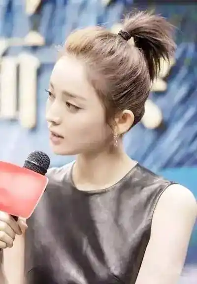 短发怎样编才好看?古力娜扎亲自来示范!_马尾