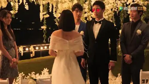 黄景瑜和宋茜拍结婚戏, 被强行戴上手铐的两人反差萌, 简直笑哭!