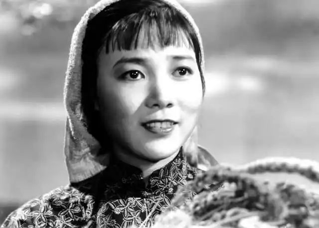 王蓓:上影厂又一位美丽的女演员,这是她年轻时的风采.