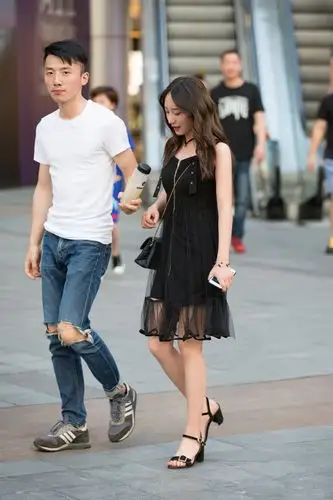 路人街拍,秋天知性唯美的时尚穿搭参考,让你变得更加有气质!