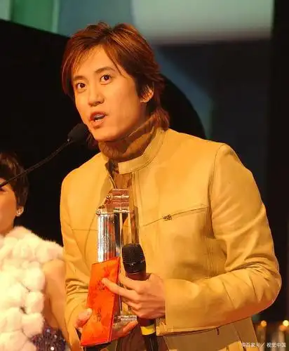 曾经青春年少帅气的毛宁长什么样子你们还记得吗