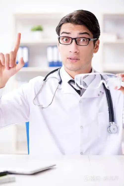 安全医生建议佩戴防护护目镜