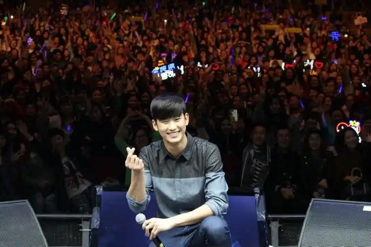 p>金秀贤,男,韩国国籍,1988年2月16日出生于韩国首尔,毕业于韩国中央