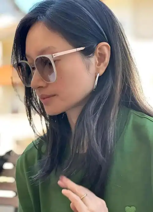 她是最干净的女演员,15年来一直没有红,可她的丈夫却是大红大紫