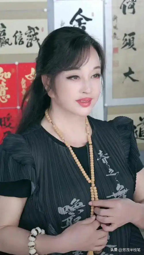 刘晓庆真实年龄到底多大,目前有四个版本1949,1950,1952,1955,那么