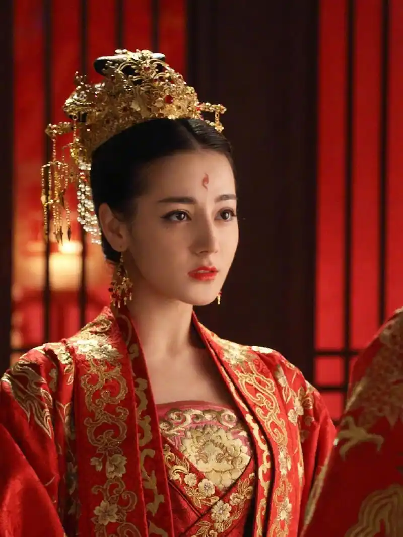 迪丽热巴好像除了凤九就没什么绝世美女的剧,浪费了正当年演风华绝代