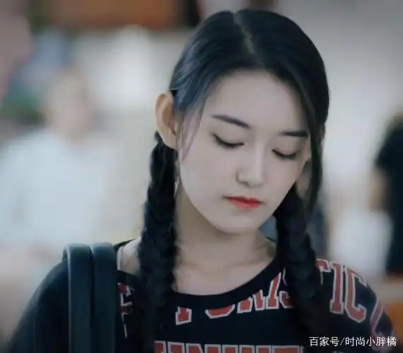 蒋依依版"武丹丹"演技出众令人称赞,"双麻花辫"更显清新十足