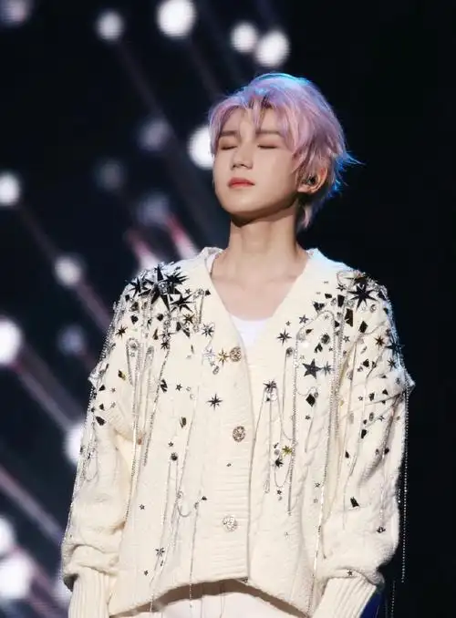 王源2024龙行绛气