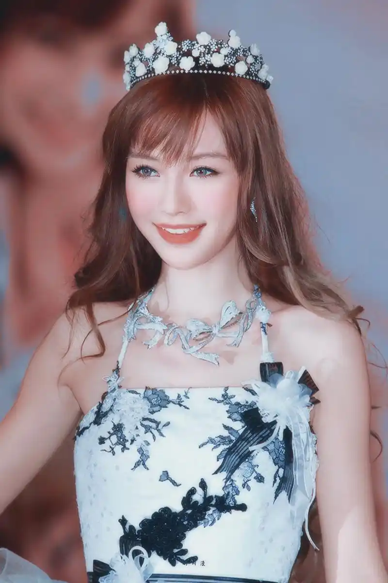 早期angelababy的颜值堪称真人洋娃娃!