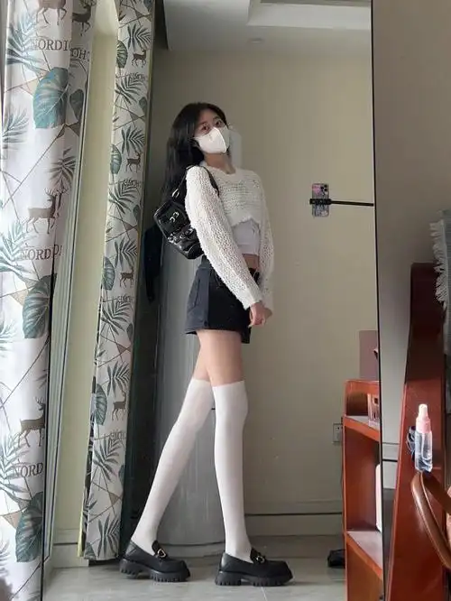 174105韩国女高中生短裙77过膝袜yyds