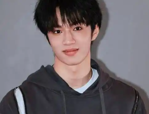 刘耀文搭上张艺谋?_事业_感情