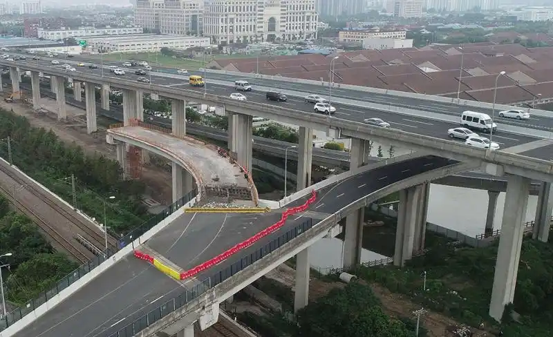 司机注意了上海嘉闵高架沪松公路立交两方向匝道封闭需绕行