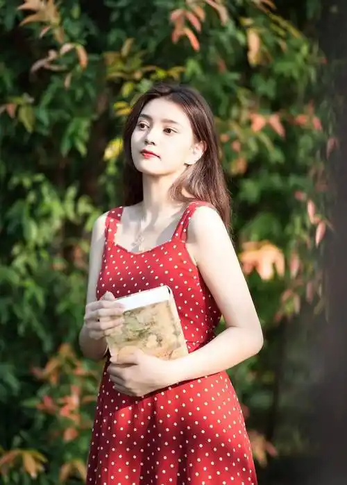 单人照拍摄技巧,参考以下要点,摄影萌新也能拍美照_背景_人物_姿势