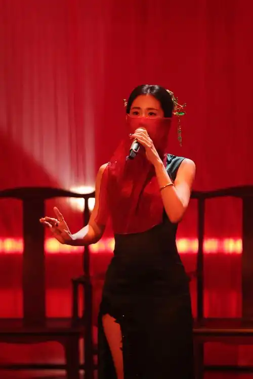 张碧晨超话玲珑韵致,芳华展颜91听boss@张碧晨唱一曲《三拜红尘凉》