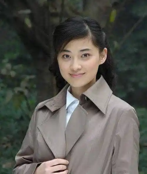 "中戏金花"梅婷:一婚"下嫁"导演鄢颇,二婚嫁曾剑被宠成公主_安杰_演艺