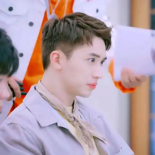 许魏洲头像08星期三这哥吃东西的时候超级可