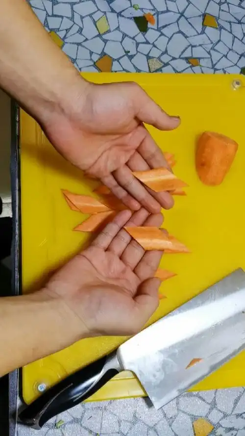 胡萝卜菱形片的快速切法