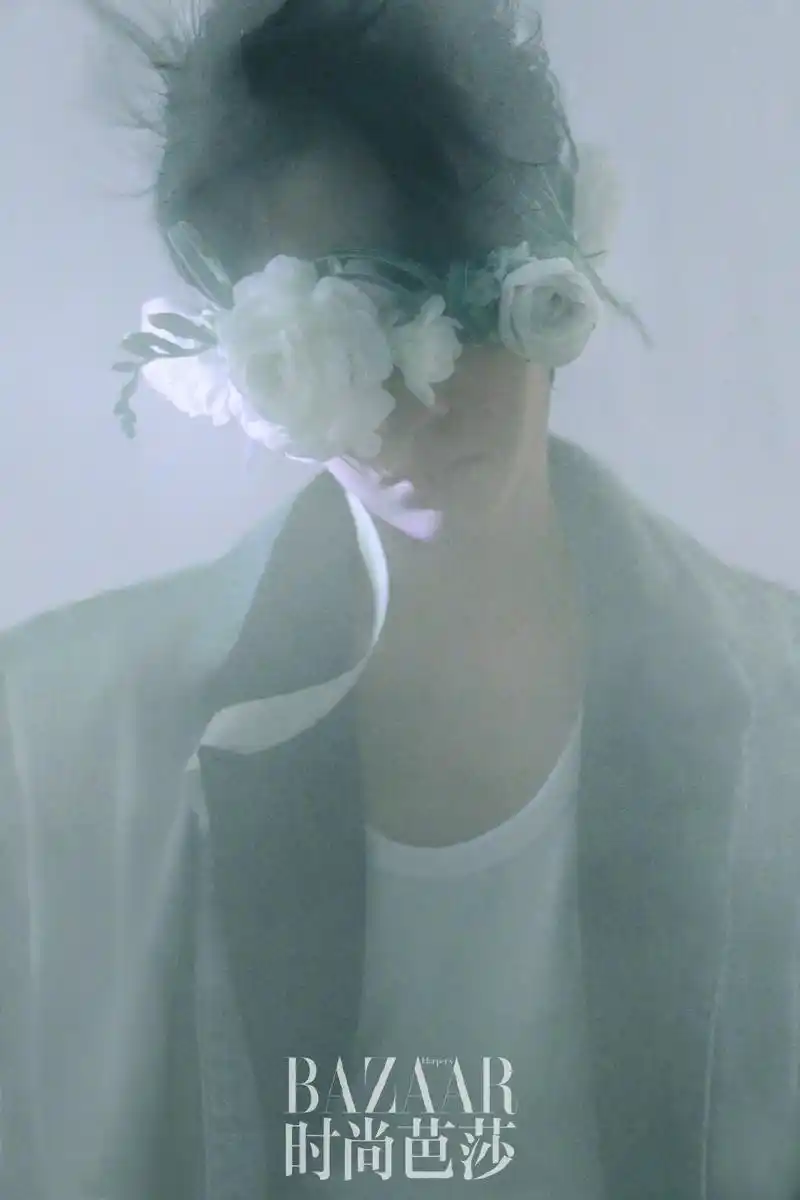 消息王一博时尚芭莎绝美封面大片释出只凭借美貌就让人完全臣服于他