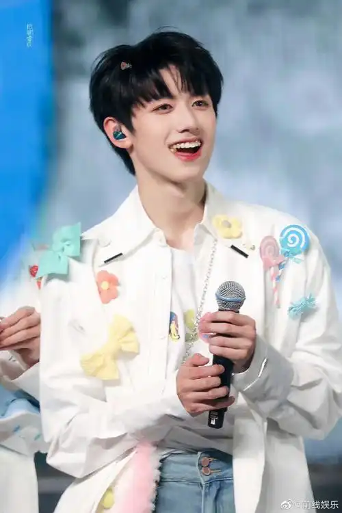 朱志鑫笑起来好甜