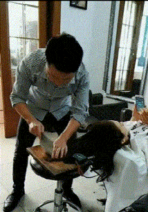 爆笑gif图:哥们,钓鱼的时候别打瞌睡,容易掉到水里!