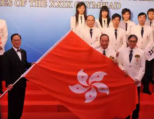 曾荫权为香港奥运代表团授旗 34名选手史上最多