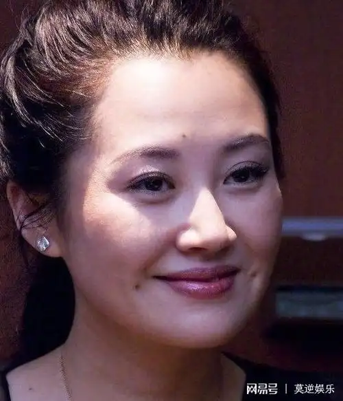 许晴50岁了,单看素颜照,你们觉得许晴有多少岁呢?_网易订阅
