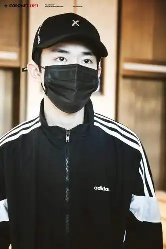 易烊千玺运动系男友!头戴棒球帽太酷帅!剑眉星目太吸晴!