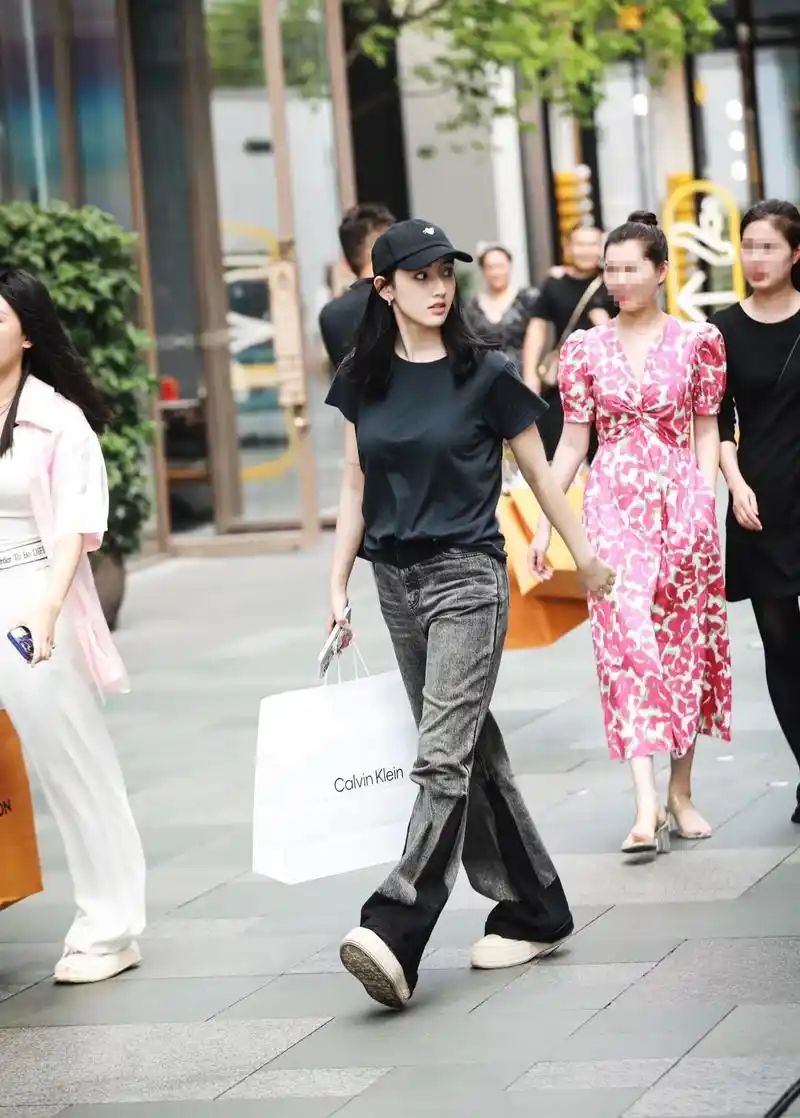 成都街拍 #每一帧都是热爱 #ootd穿搭 - 抖音