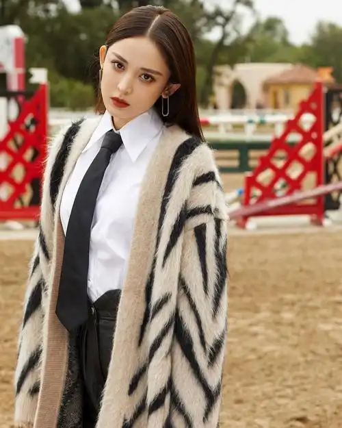 古力娜扎中性职业装,眼神带电哦!|职业装|带电|眼神_新浪新闻