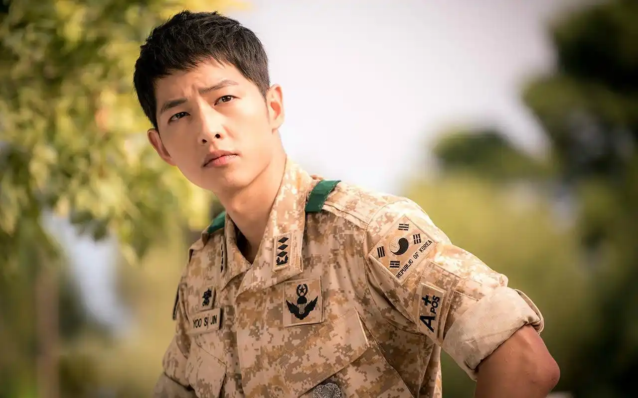 太阳的后裔宋仲基宋慧乔高清剧照电脑桌面壁纸图片下载