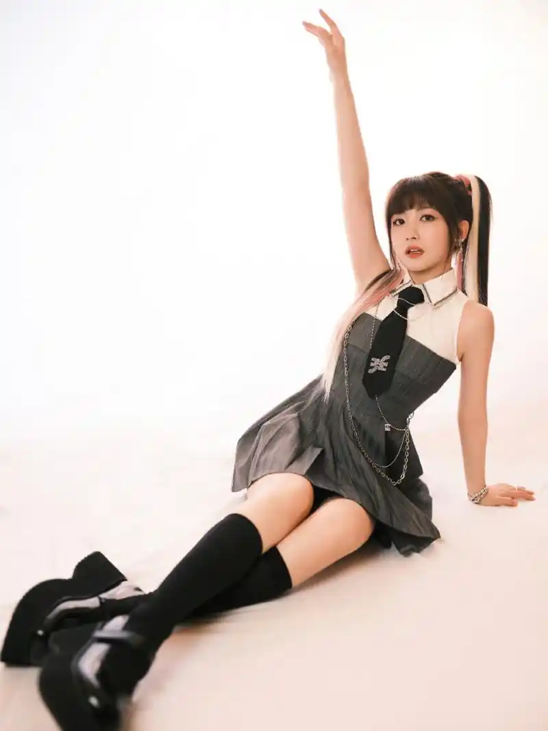 赖美云双马尾少女好元气,挑染酷酷的 676767