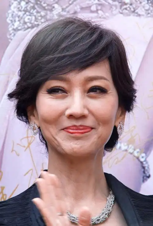 这就是赵雅芝真实样子,脸和脖子竟是如此吓人!