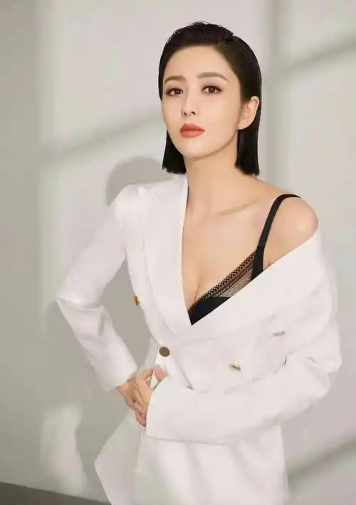 佟丽娅,新疆四美之首,与前夫陈思诚吻戏照引热议