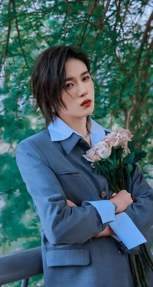 陆柯燃# * 壁纸  一束花的仪式感94