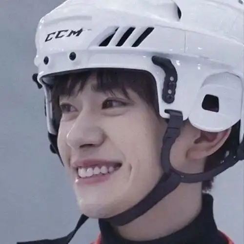 想求哈哈大笑的男生头像笑得浮夸笑得开心笑得眼睛眯成一条缝贼有感染