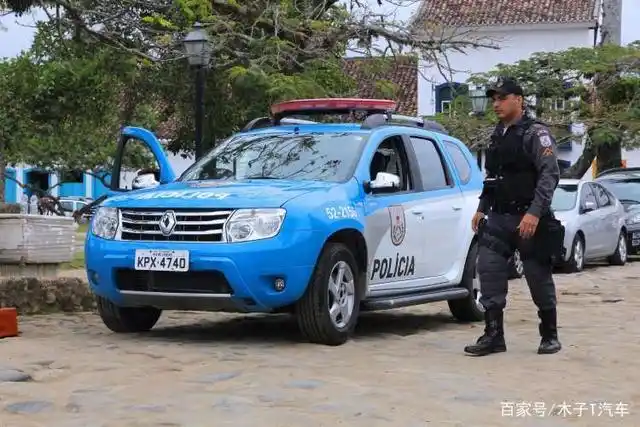 这是在世界街角看到的警车