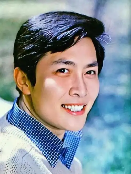 被母亲要求报仇后,反倒和父亲继母亲如一家,唐国强女儿在想什么