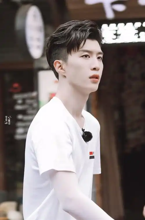 说到范丞丞的侧脸增图