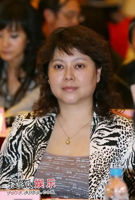 唐国强夫妇再度携手壮丽赞丈夫帮她洗衣服图