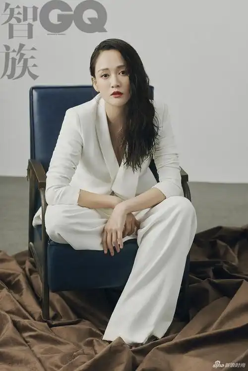 陈乔恩gq大片上演西装杀红唇湿发尽显潇洒女人味