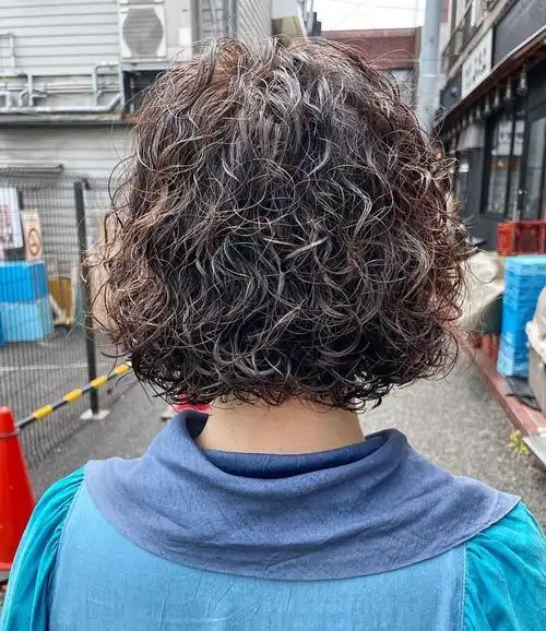 五六十岁的女人别乱烫发,这几种卷发好看又接地气,减龄又显气质