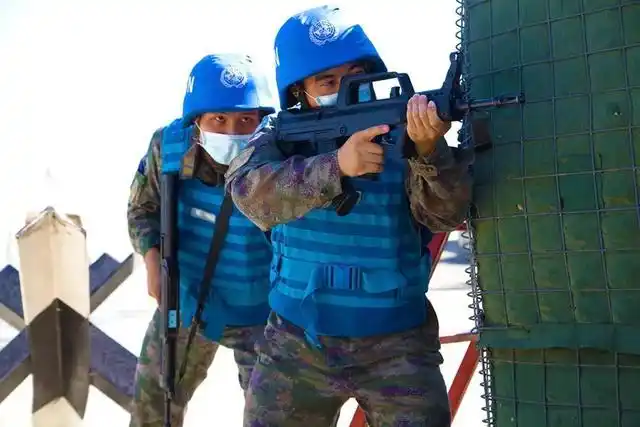 守卫和平的中国蓝盔