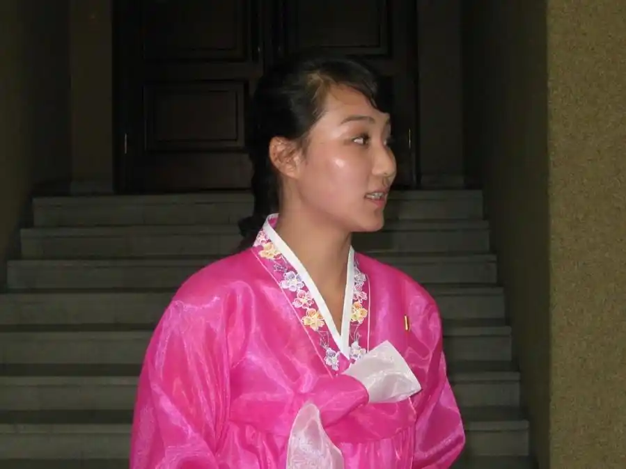 实拍朝鲜姑娘们的形象,和你想象中的一样吗?