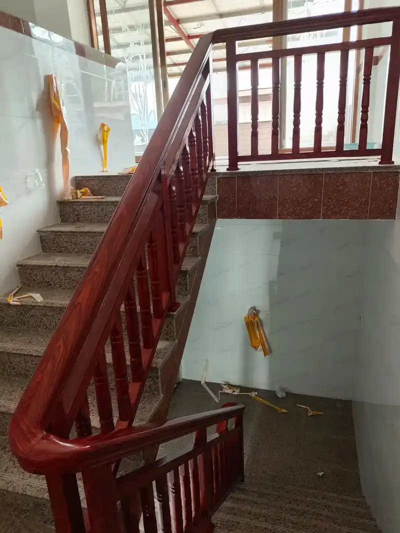 小叶紫檀 室内扶手#叠级式楼梯 #楼梯转角处 #跃层楼梯扶