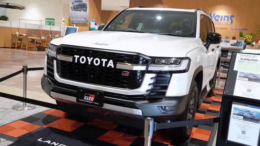 丰田陆地巡洋舰300 gr运动版,外形内饰细节全面展示_易车视频